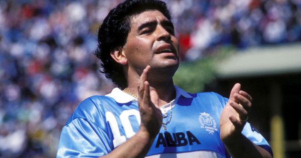 Huyền thoại Diego Maradona đột ngột qua đời