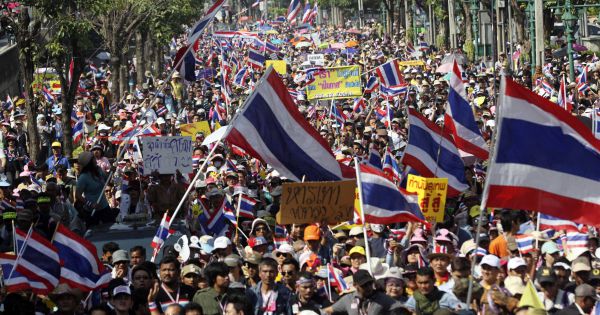 Người biểu tình Thái Lan muốn Quốc vương từ bỏ tài sản hoàng gia