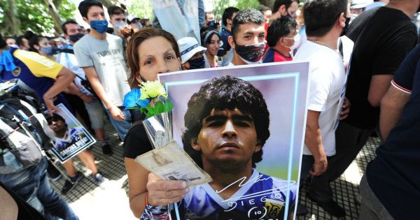 Đám tang xúc động của Maradona