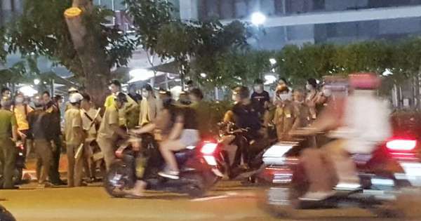 Loạn đả giữa bảo vệ và một nhóm người trước AEON Tân Phú