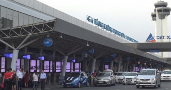 Đề nghị lắp camera phạt “nguội” xe dừng đỗ ở sân bay Tân Sơn Nhất