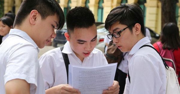 Nghi lộ đề Văn, gần 3.000 học sinh Hà Nội dừng kiểm tra học kỳ