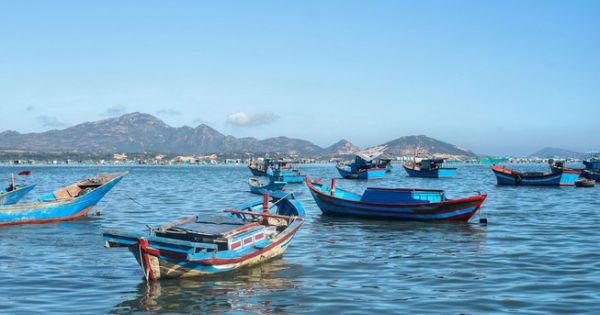 Tàu cá va đá ngầm, 2 người chết, mất tích tại Khánh Hòa