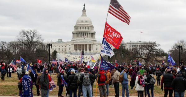 Người ủng hộ Tổng thống Trump xông vào Điện Capitol