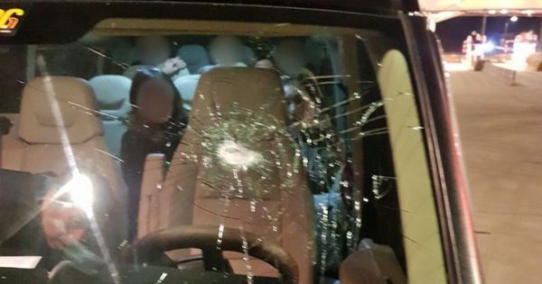 Hàng loạt ô tô bị ném vỡ kính trên cao tốc Lạng Sơn - Bắc Giang