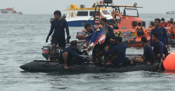 Indonesia tải thành công dữ liệu từ hộp đen máy bay rơi của Sriwijaya Air