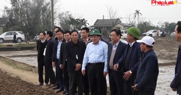 Thứ trưởng Bộ Nông nghiệp và Phát triển nông thôn thăm hỏi và trao quà Tết cho nhân dân bị thiệt hại sau thiên tai tại Quảng Trị