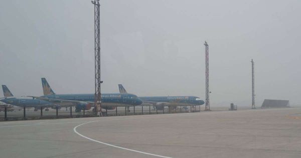 Nhiều máy bay đến Nội Bài phải chuyển hướng hạ cánh