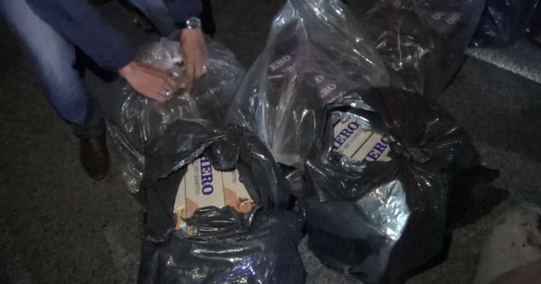 Kiên Giang: Bắt quả tang cặp vợ chồng vận chuyển 14.000 gói thuốc lá lậu