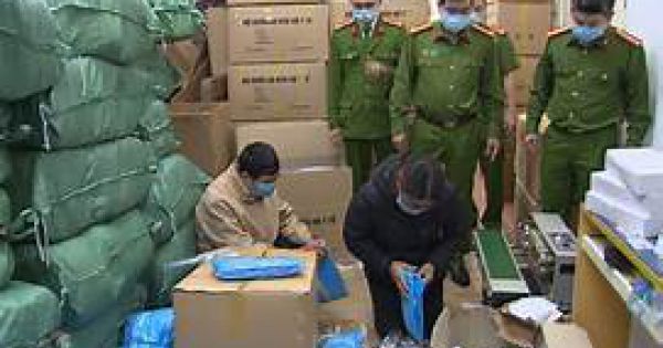 Phát hiện vận chuyển hàng chục nghìn chiếc khẩu trang lậu tại Đắk Lắk