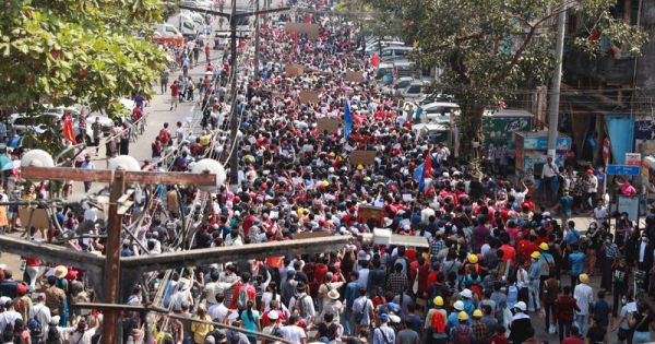 Người dân Myanmar tiếp tục biểu tình phản đối đảo chính
