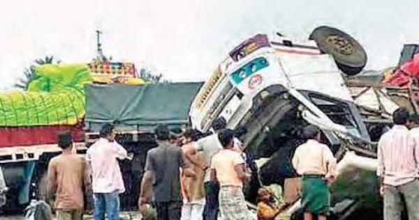 Tai nạn giao thông nghiêm trọng tại Ấn Độ, 17 người thương vong