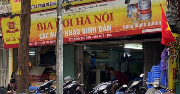 Bất chấp quy định, một số quán cafe, hàng ăn không đủ điều kiện vẫn mở cửa đón khách ở Hà Nội