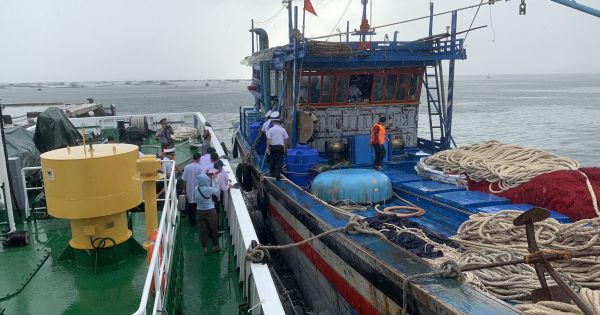Phát hiện chiếc tàu “lạ” chở 71 kiện hàng trôi tự do trên biển