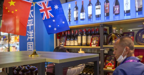 Trung Quốc chặn hơn 23.000 lít rượu vang Úc tại cảng