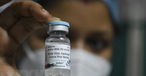 Tổng thống Ấn Độ Ram Nath Kovind tiêm mũi vắcxin COVID-19 thứ nhất