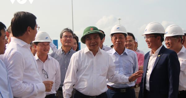 Thủ tướng Nguyễn Xuân Phúc thị sát cụm cảng Cái Mép-Thị Vải