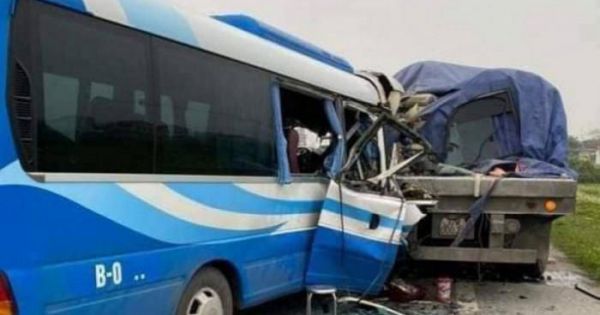 Khởi tố tài xế xe khách đâm đuôi container, khiến 3 người thiệt mạng tại Nghệ An