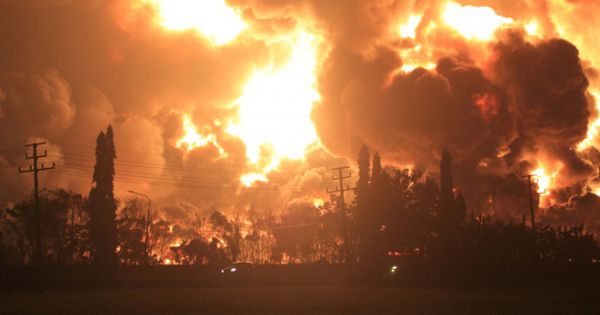 Gần 1.000 người sơ tán trong vụ cháy ở nhà máy lọc dầu Indonesia