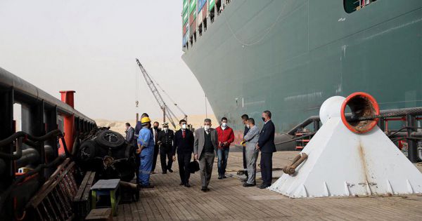Giới chuyên gia điều tra vụ tàu hàng mắc cạn ở kênh Suez