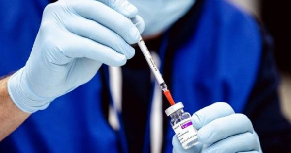 7 người chết vì đông máu sau tiêm vaccine AstraZeneca tại Anh