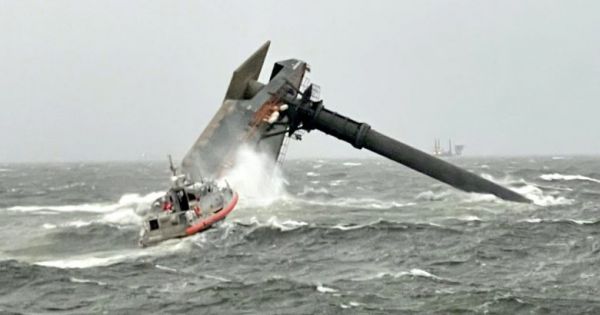 Mỹ: Lật tàu bốc dỡ hàng ngoài khơi Vịnh Mexico