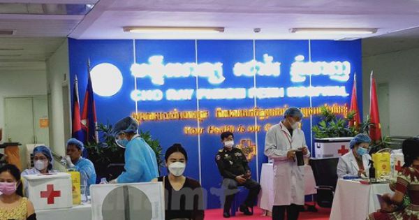 Bệnh viện Chợ Rẫy-Phnom Penh hỗ trợ khẩn việc tiêm vaccine COVID-19