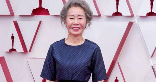 Nữ diễn viên “gạo cội” Hàn Quốc nhận tượng vàng Oscar ở tuổi 73