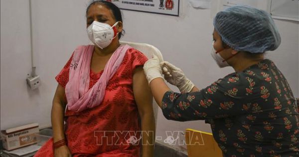 Ấn Độ bắt đầu tiêm vaccine COVID-19 cho tất cả người trưởng thành