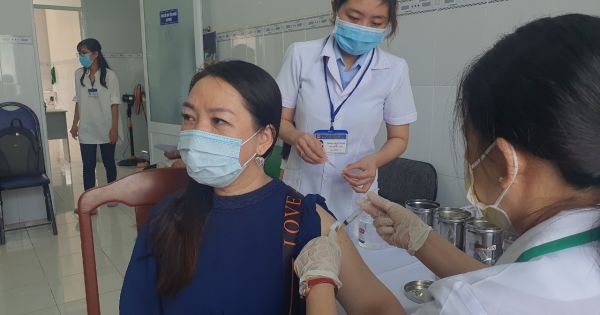 Tiêm vắc xin COVID-19 cho hơn 70 phóng viên ở Bạc Liêu