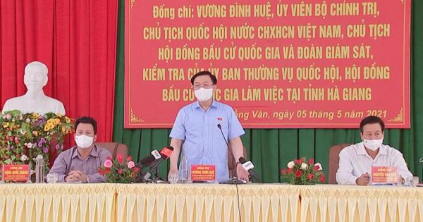 Chủ tịch Quốc hội Vương Đình Huệ kiểm tra công tác chuẩn bị bầu cử ở Hà Giang