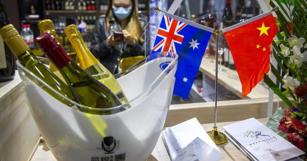Trung Quốc đình chỉ mọi hoạt động kinh tế đối với Australia