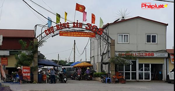 Hà Cầu, Hà Đông: Chợ tạm ngang nhiên tổ chức hoạt động không phép bất chấp dịch bệnh