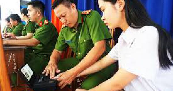 Bắt giam chủ tịch UBND xã cản trở công an làm căn cước công dân tại Nam Định