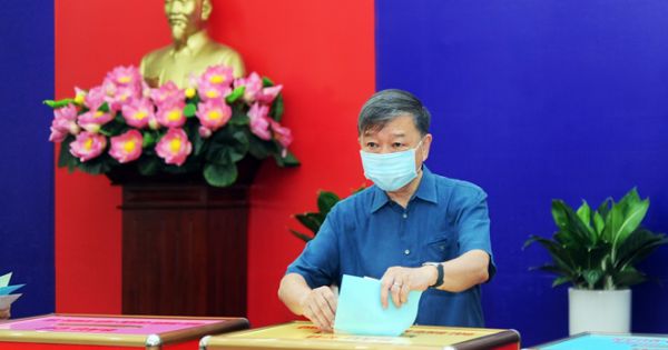 Đại tướng Tô Lâm bỏ phiếu bầu cử tại quận Ba Đình