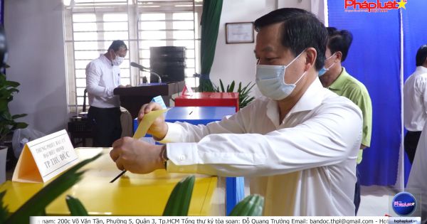 Phó Thủ tướng Lê Minh Khái bỏ phiếu bầu cử cùng cử tri TP.Thủ Đức, TPHCM