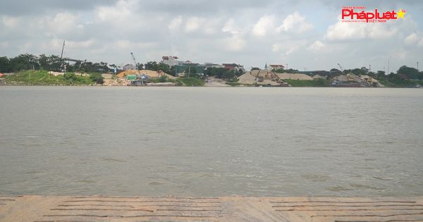 Phòng CSGT TP Hà Nội thực hiện công tác tuyên truyền phòng chống dịch Covid 19 trên sông