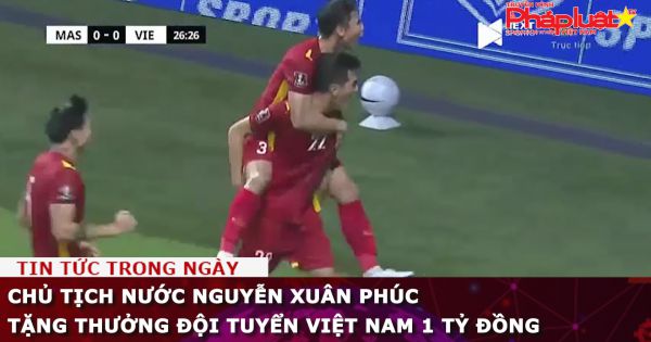 Chủ tịch nước Nguyễn Xuân Phúc tặng thưởng đội tuyển Việt Nam 1 tỷ đồng