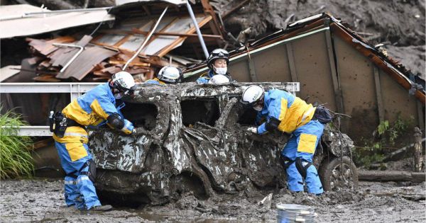 Nhật Bản tìm kiếm người mất tích trong vụ lở đất tại Atami