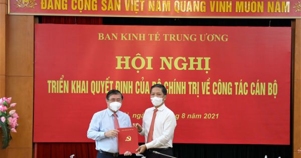Ông Nguyễn Thành Phong nhận quyết định làm Phó Trưởng ban Kinh tế Trung ương
