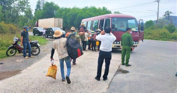 Quảng Nam di dời dân vùng sạt lở, vận chuyển gạo dự trữ chống bão Côn Sơn