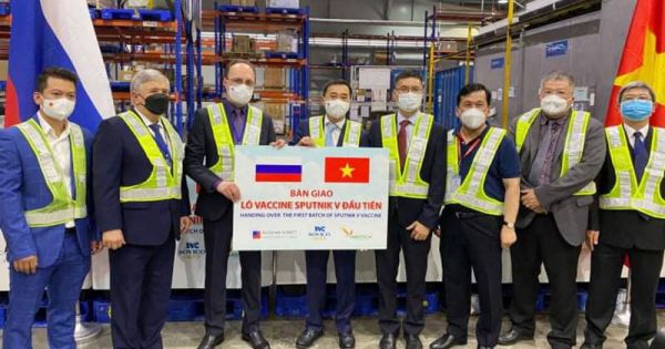 Việt Nam nhận khoảng 740.000 liều vắc xin Sputnik V đầu tiên do Nga cung cấp