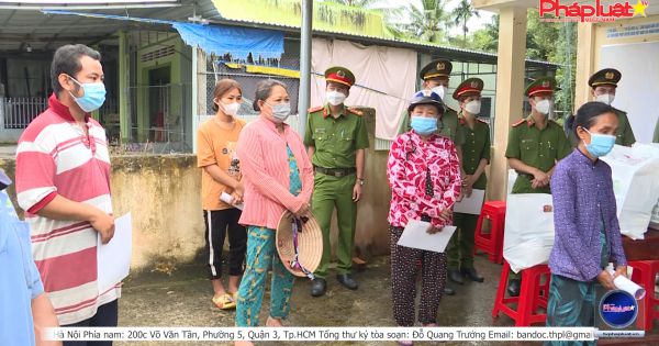 Công an tỉnh Kiên Giang hỗ trợ người dân bị ảnh hưởng bởi dịch Covid-19 trở về từ TPHCM