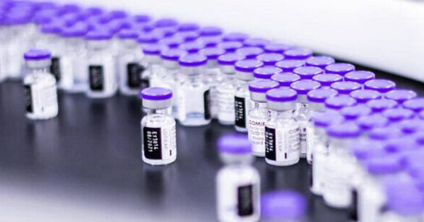 Dự báo doanh thu khổng lồ của Pfizer và Moderna nhờ vắc xin Covid-19 trong năm 2022
