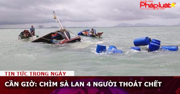 Cần Giờ: Chìm sà lan 4 người thoát chết