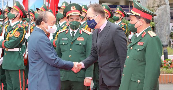 Chủ tịch nước Nguyễn Xuân Phúc thăm và làm việc tại Trung tâm Nhiệt đới Việt - Nga