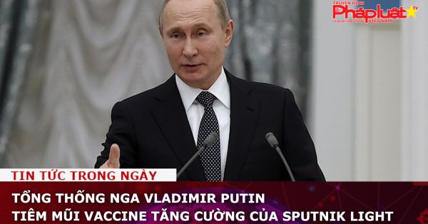Tổng thống Nga Vladimir Putin tiêm mũi vaccine tăng cường của Sputnik Light