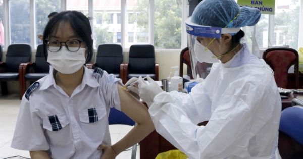 2 học sinh tại Bắc Giang nhập viện cấp cứu sau khi tiêm vaccine COVID-19