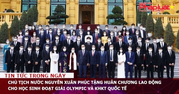Chủ tịch nước Nguyễn Xuân Phúc tặng Huân chương Lao động cho học sinh đoạt giải Olympic và KHKT quốc tế