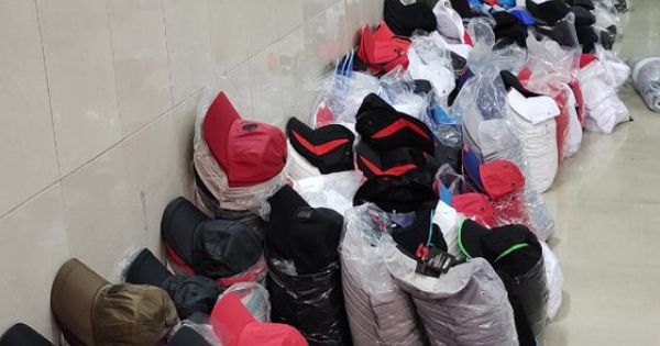 TP HCM: Thu giữ hơn 30.000 nón vải giả nhãn hiệu nón Sơn